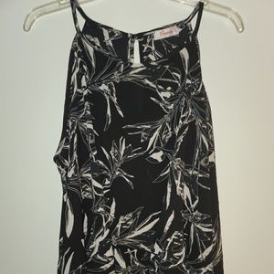 Dress tank top brand new never worn. Ties in front
